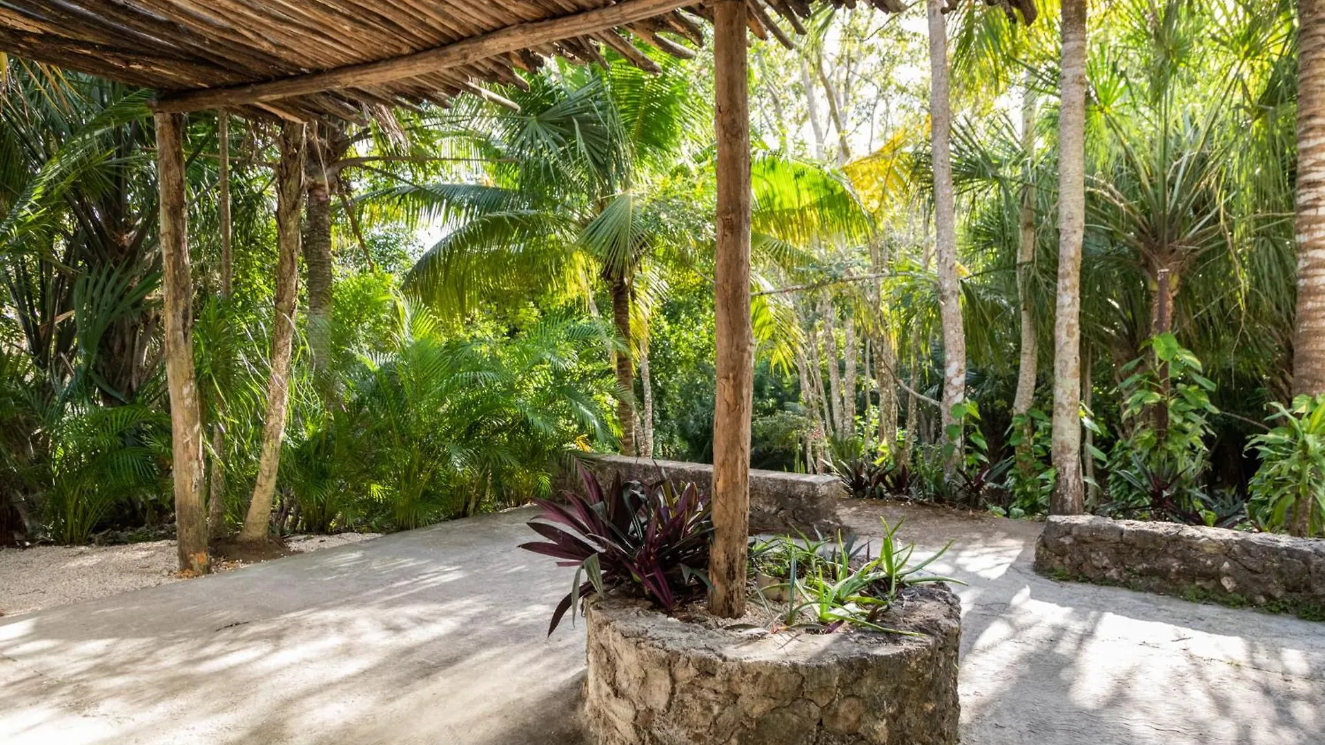 Mercedes Bacalar Lodge